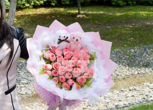 33朵粉玫瑰花语解读（33朵粉玫瑰的意义与传达的情感）