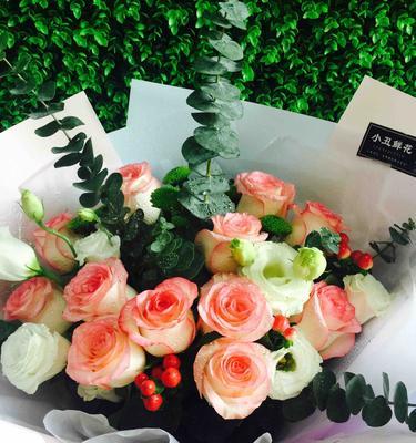 甜蜜花语——以玫瑰花为主题的浪漫花语（绽放爱意，玫瑰花语传情）