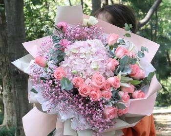 送闺蜜鲜花，这些花最合适（为你的闺蜜送上鲜花，怎样选择花束？）