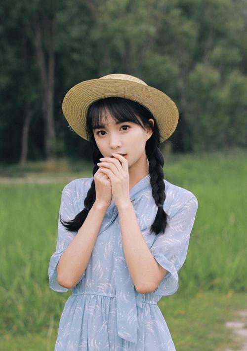 探寻女人高雅气质的花之美（以花为镜，绽放女性高贵典雅之美）