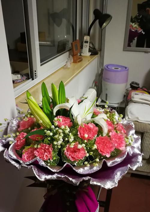 用花朵传递生日快乐的祝福（以鲜花为媒介）