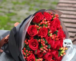 如何选购适合爱人生日的鲜花（从花语、颜色、品种等方面入手）