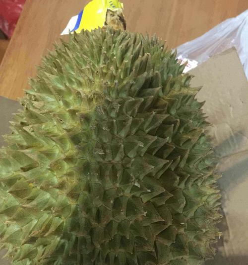 榴莲剥皮技巧大揭秘（轻松愉快剥榴莲）