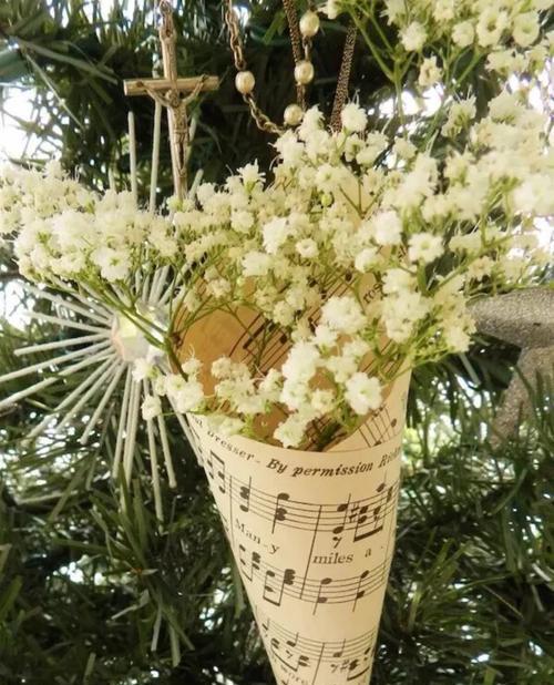 不同颜色满天星花语和寓意是什么？满天星的寓意是什么？