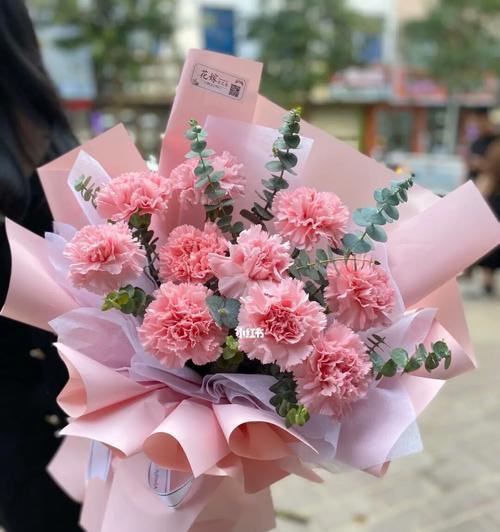 粉色康乃馨的寓意是什么？粉色康乃馨的象征意义是什么？