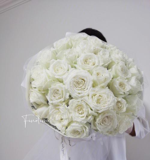 一束白玫瑰代表什么意思？白玫瑰花语有哪些含义？