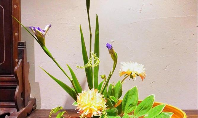 西安花道插花的独特之处在哪里？如何亲身体验西安花道艺术？