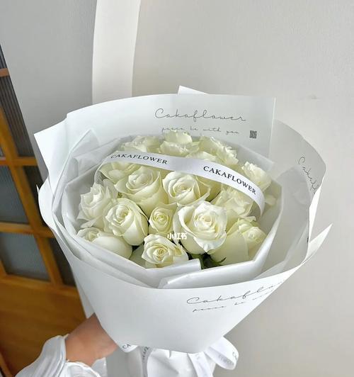 送白玫瑰代表什么含义？白玫瑰的花语有哪些解释？
