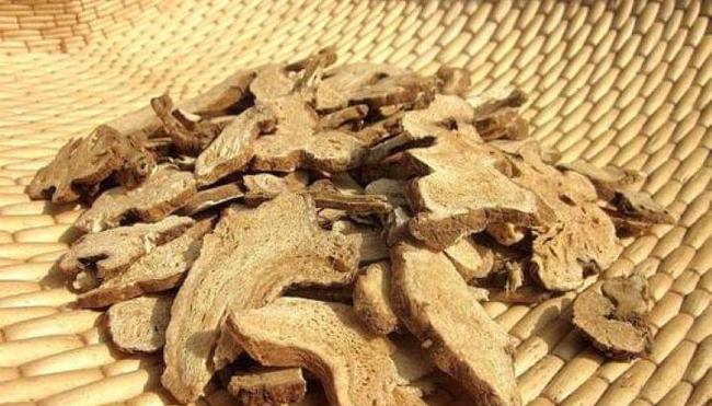 白术泡水喝的功效与注意事项是什么？