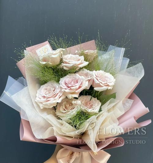 9朵玫瑰花和手链一起送有什么特别含义？