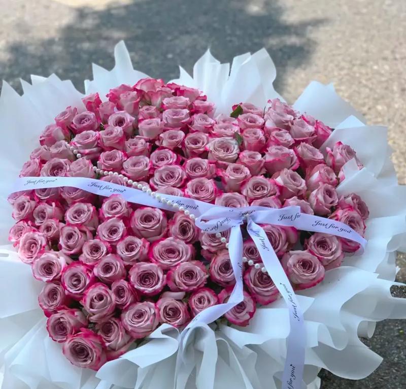 女生过生日送几朵玫瑰花合适？