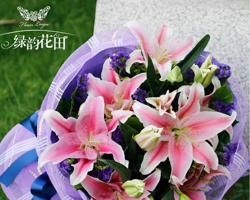 11朵粉玫瑰和百合混搭