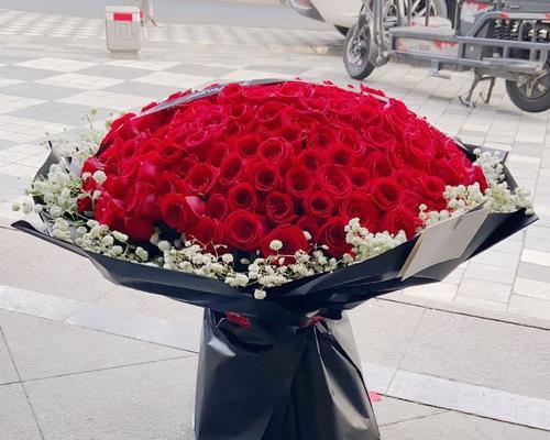 6朵红色玫瑰花束包装视频