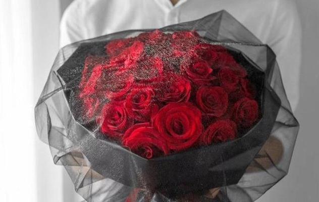 情人节送玫瑰花的含义是什么？买多少朵最合适？