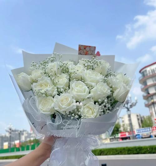 白玫瑰花语表白用什么花束？如何用白玫瑰表达爱意？