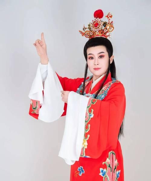 越剧音乐与花卉搭配有哪些经典歌曲？如何选择合适的音乐？