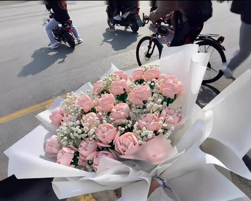 乐事玫瑰花适合送给哪类朋友？乐事玫瑰花的寓意是什么？