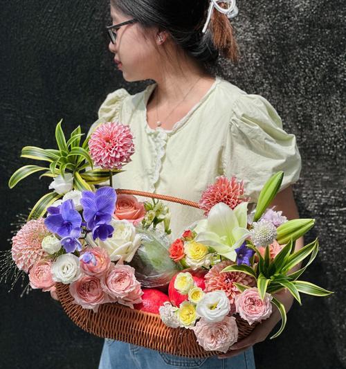 奶油桃子大丽花传递了哪些情感？