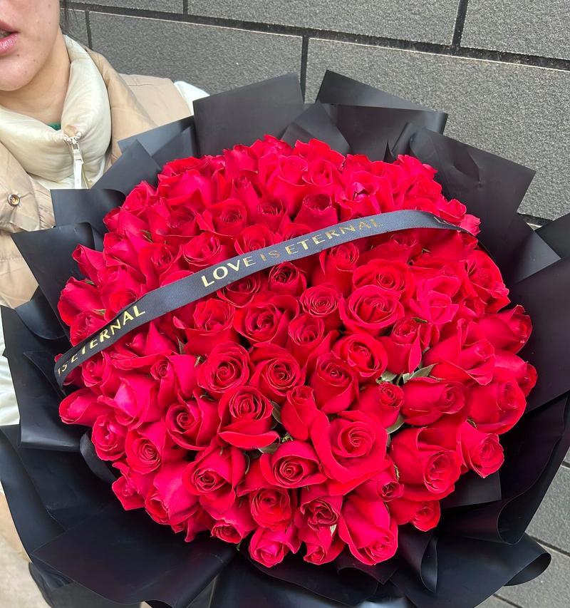 粉玫瑰花的花语是什么？送给女生有何特别含义？