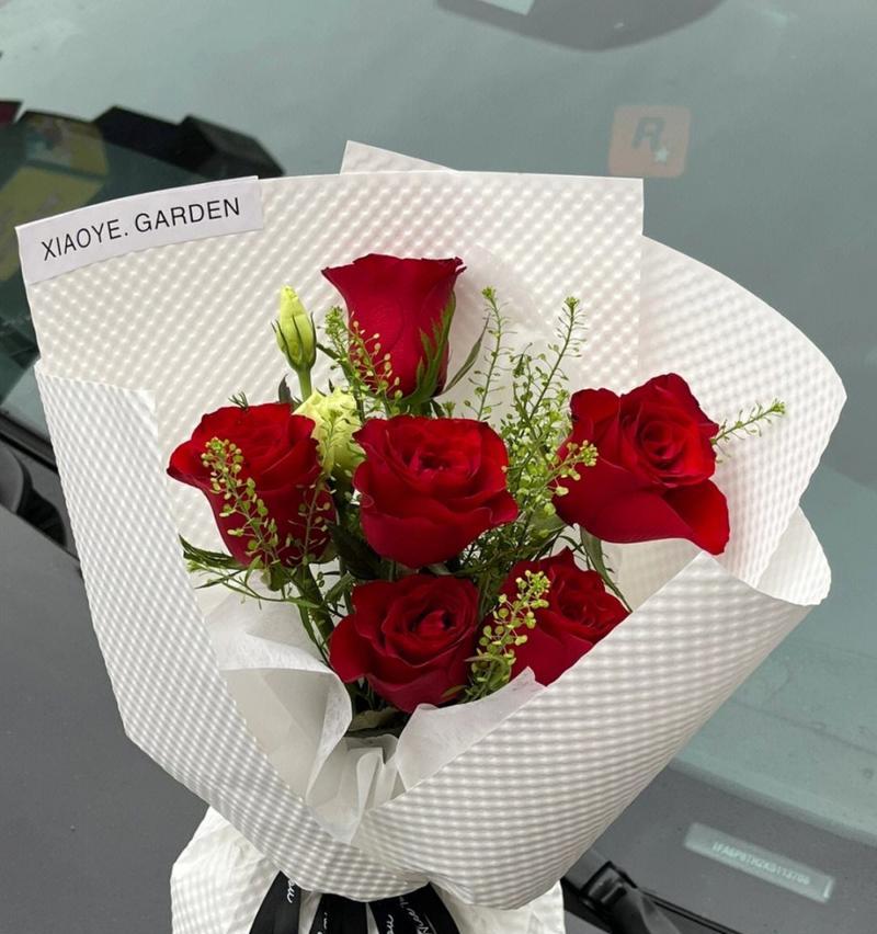 两朵玫瑰花代表了什么意义？它的花语是什么？