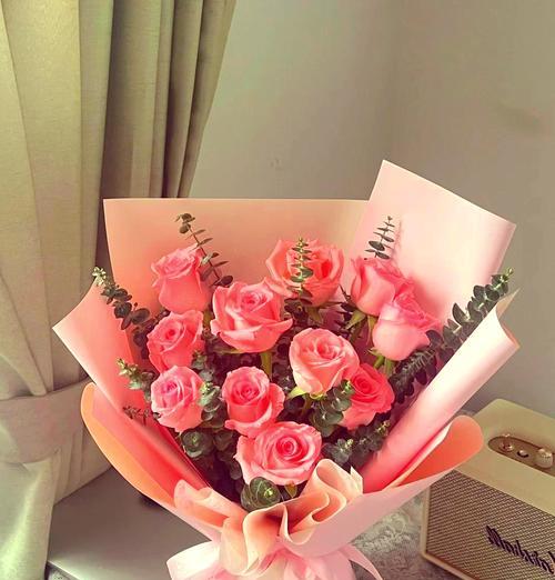 粉红色玫瑰花在女生中代表什么？粉玫瑰的花语有哪些？