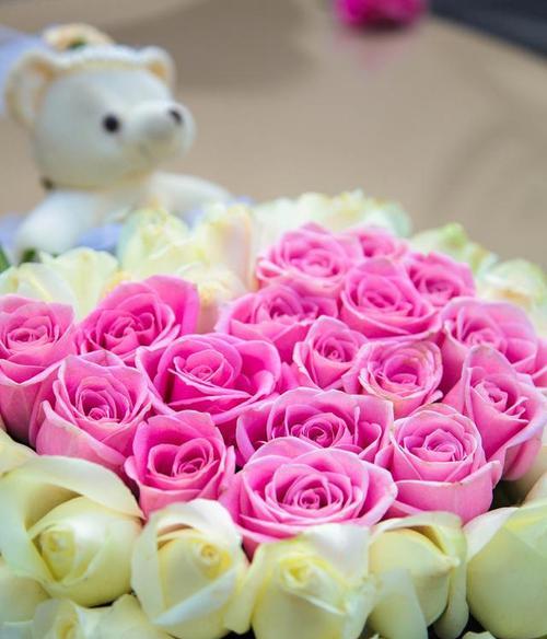 送你一朵粉红花花语是什么？粉红花代表什么情感？