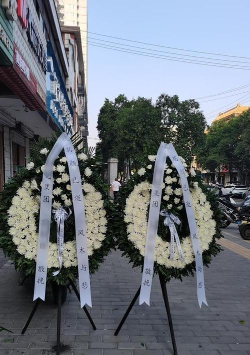 给离世妈妈送什么花表达哀思？