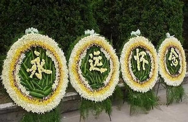 给离世妈妈送什么花表达哀思？