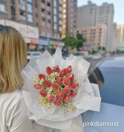 19颗草莓花束代表什么？草莓花束的花语含义是什么？