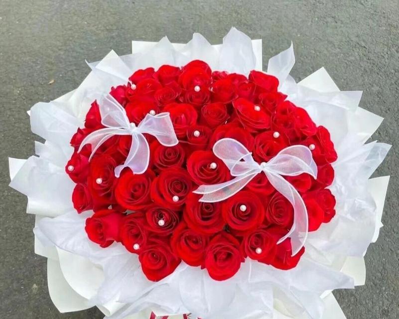 七红玫瑰花语是什么意思啊？七朵红玫瑰代表什么？