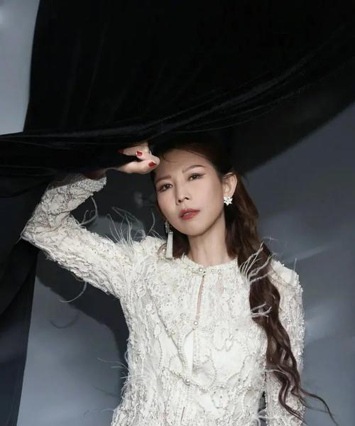 蔡少芬的花语是什么？它传达了怎样的信息？