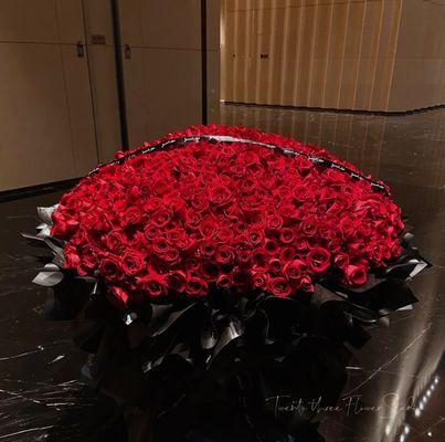 999朵玫瑰花的花语是什么？送这么多玫瑰代表了什么情感？