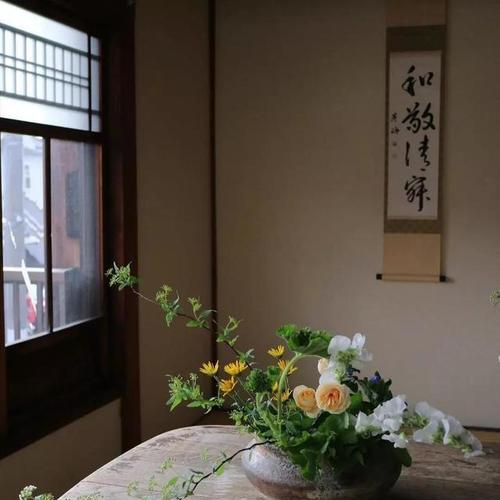 水插花的正确养护方法是什么？