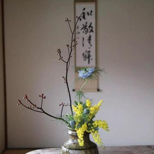 水插花的正确养护方法是什么？