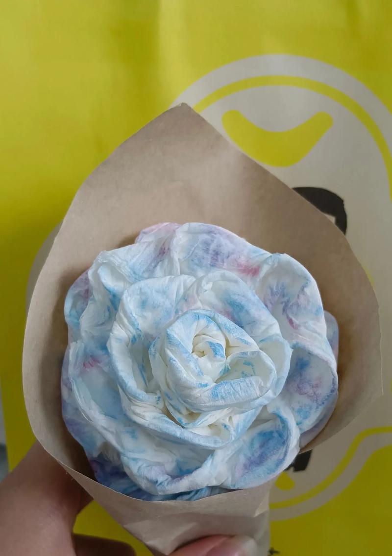 叶子折成玫瑰花怎么折的过程？手工折纸玫瑰花步骤详解？