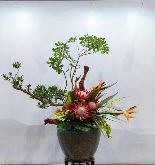 如何通过插花技巧展现更高级的效果？