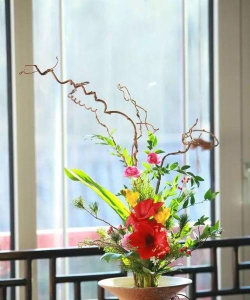 如何通过插花技巧展现更高级的效果？
