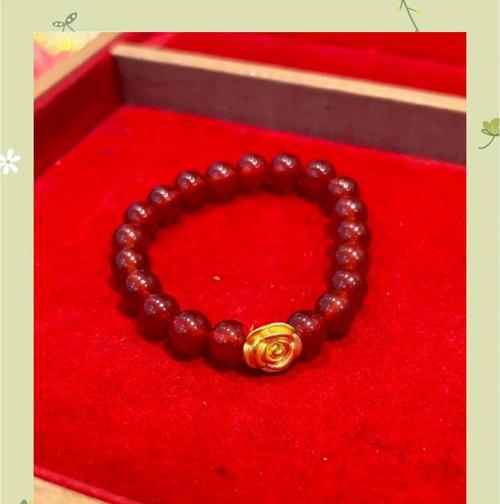 送妈妈的金手链玫瑰花寓意什么？如何挑选寓意深刻的礼物？
