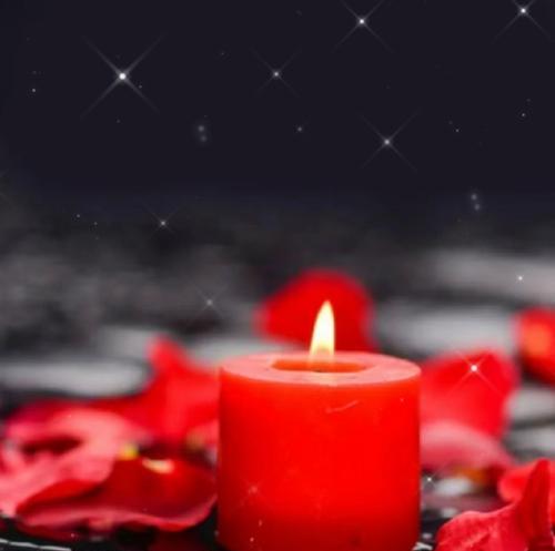 蜡烛上的花代表什么？蜡烛装饰花的含义是什么？