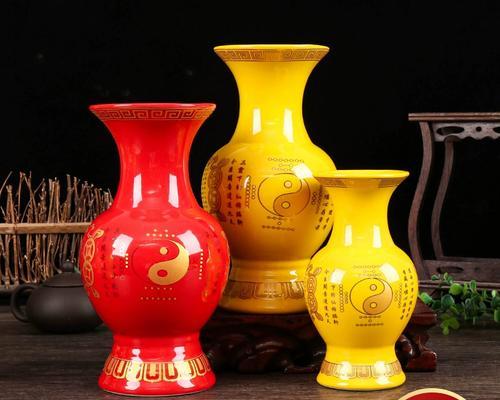 庙里摆放的花和花瓶寓意何在？它们各自代表了什么？