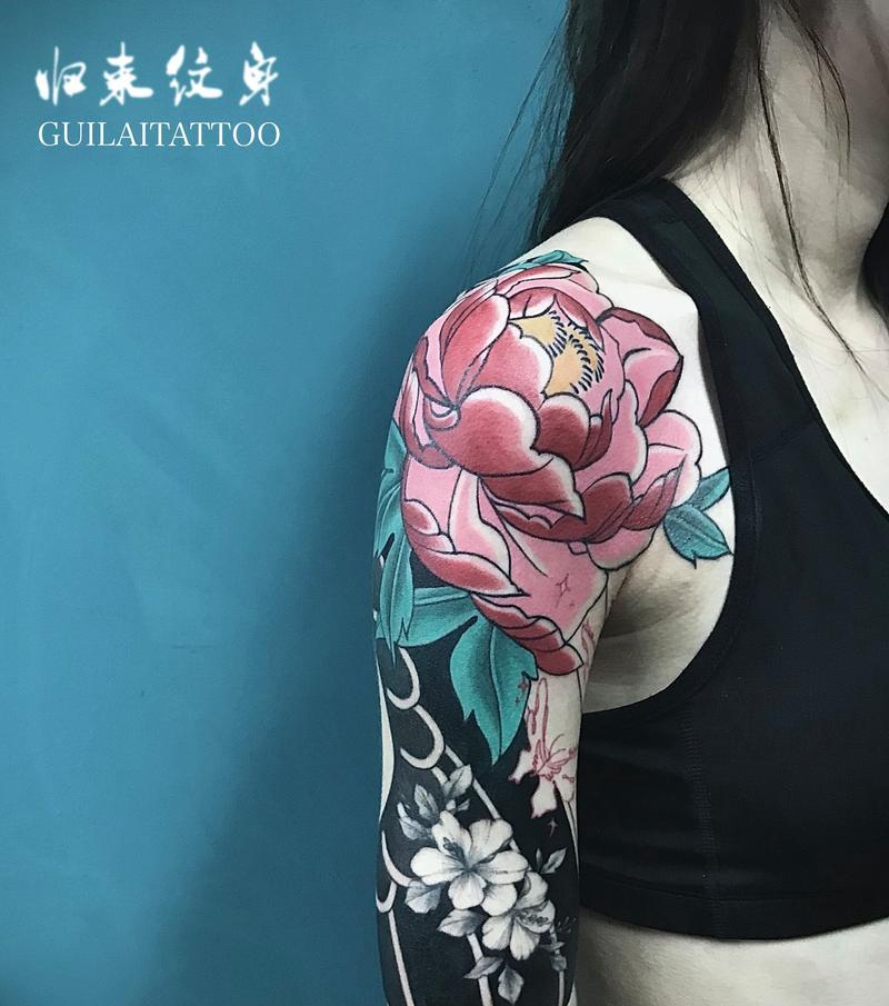 牡丹花臂代表什么含义？牡丹花臂的象征意义有哪些？