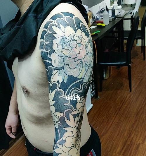 牡丹花臂代表什么含义？牡丹花臂的象征意义有哪些？