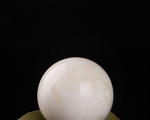 白蜡妖花的意境和象征是什么？如何解读其深层含义？