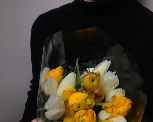 头像中出现人和花代表什么？如何解读这种组合的含义？