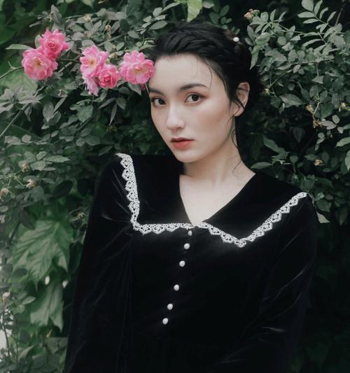 黑色蔷薇花的寓意是什么？它们在送花时传达什么信息？