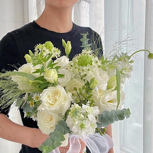 洋桔梗手捧花有何寓意？洋桔梗花束的特别含义是什么？