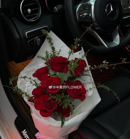 雪柳与玫瑰手捧花组合代表什么？