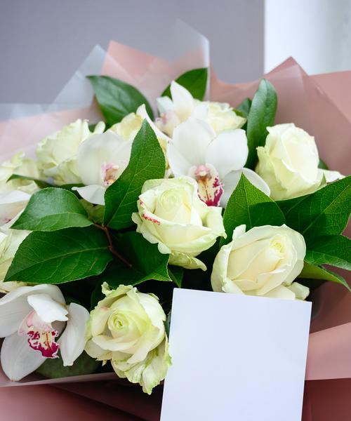 橘色玫瑰花象征什么？橘色玫瑰的花语是什么？