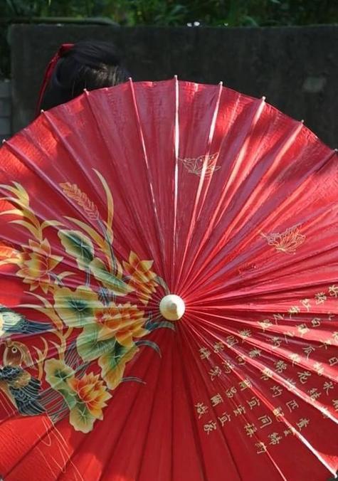 花伞的使用习俗及其寓意是什么？
