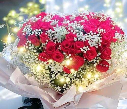 哪些花象征着坚强的爱情？送花时如何表达爱的坚定？